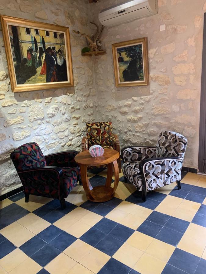 Logis Hotel Restaurant Hostellerie De La Tour Fontvieille Luaran gambar