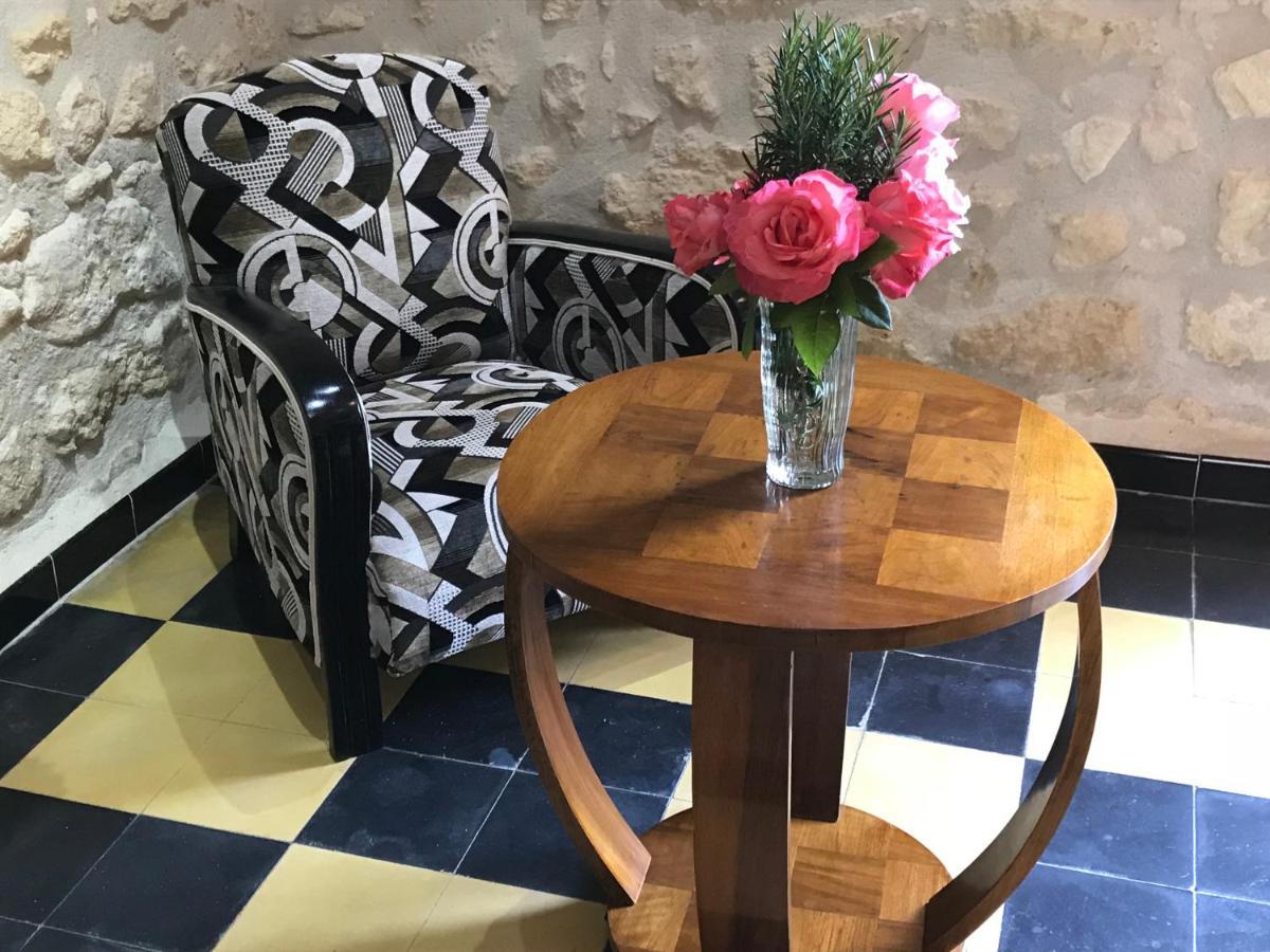 Logis Hotel Restaurant Hostellerie De La Tour Fontvieille Luaran gambar