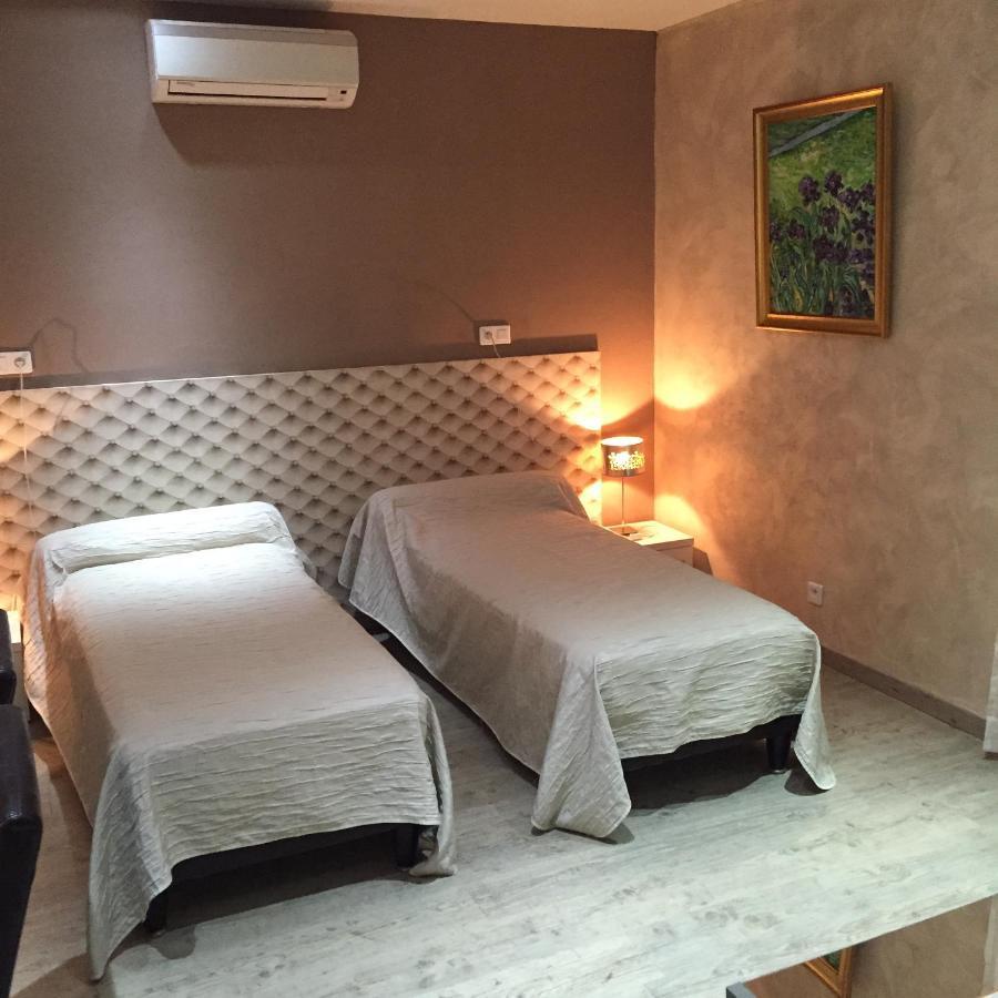Logis Hotel Restaurant Hostellerie De La Tour Fontvieille Luaran gambar